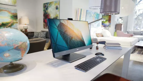 Optiplex 7760 on desk