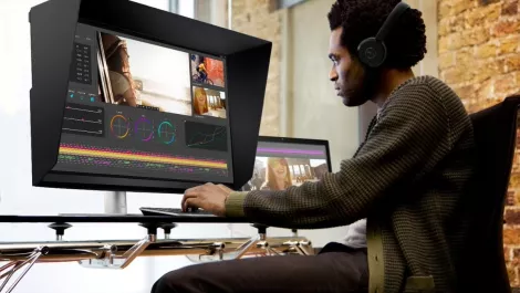 Dell up3221q lifestyle