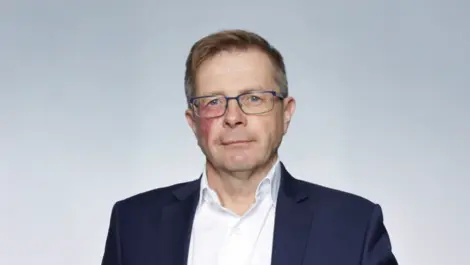 Ps julian headshot bio bigger